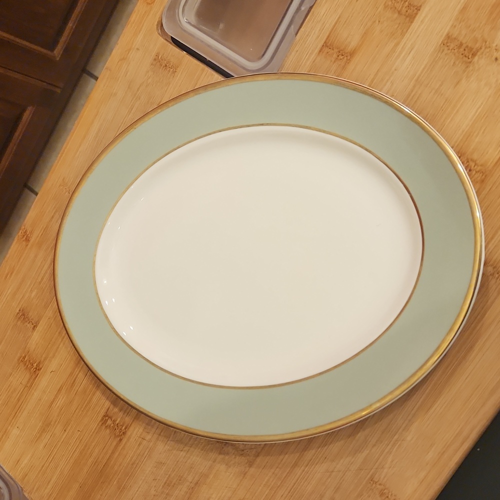TAYLOR SMITH TAYLOR 11" PLATTER HERITAGE GREEN